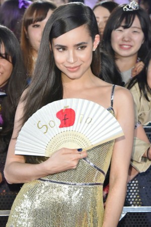 『ディセンダント2』プレミア・イベントに登壇したソフィア・カーソン