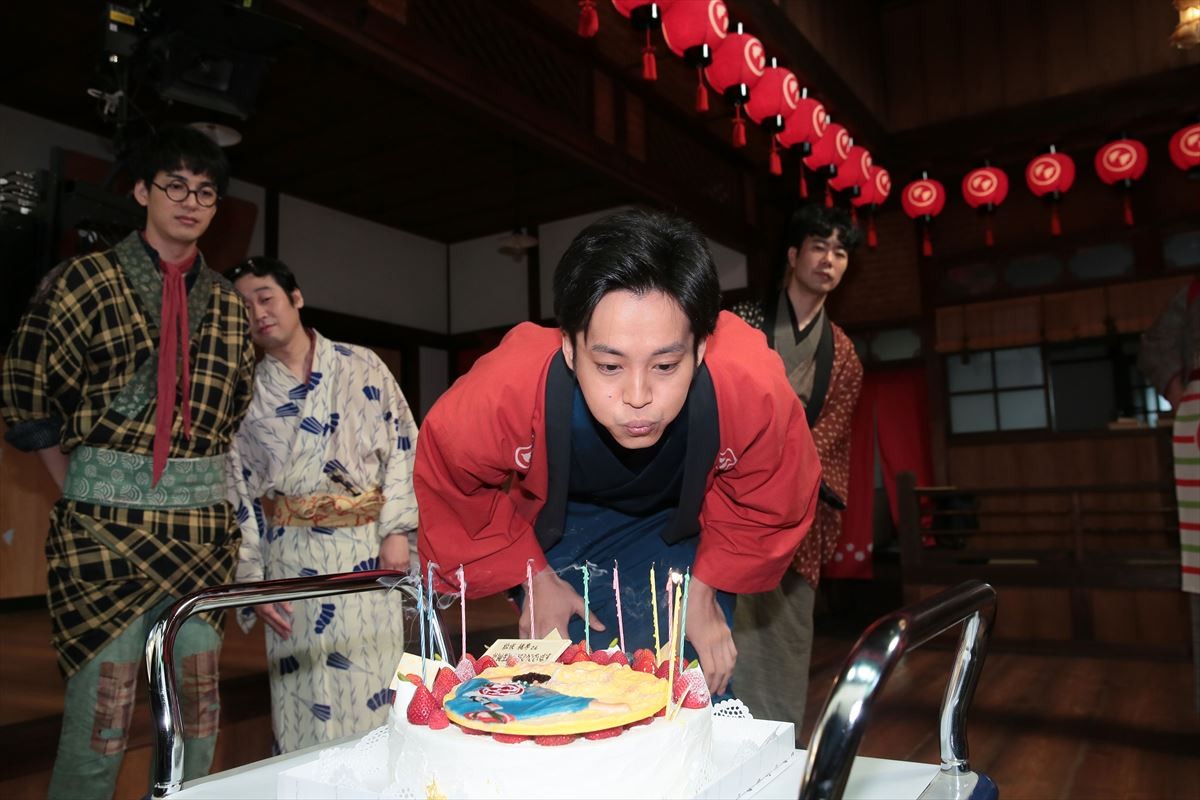 『わろてんか』松坂桃李、29歳誕生日に共演者から祝福「もっと作品を盛り上げたい」