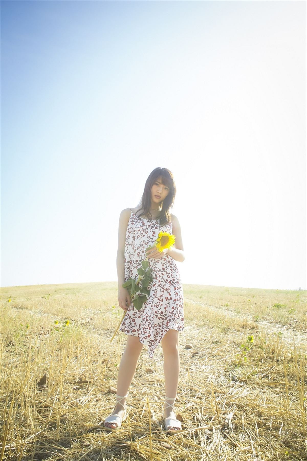 乃木坂46・若月佑美、1st写真集先行フォト解禁！ スペインで“情熱”の表情を魅せる
