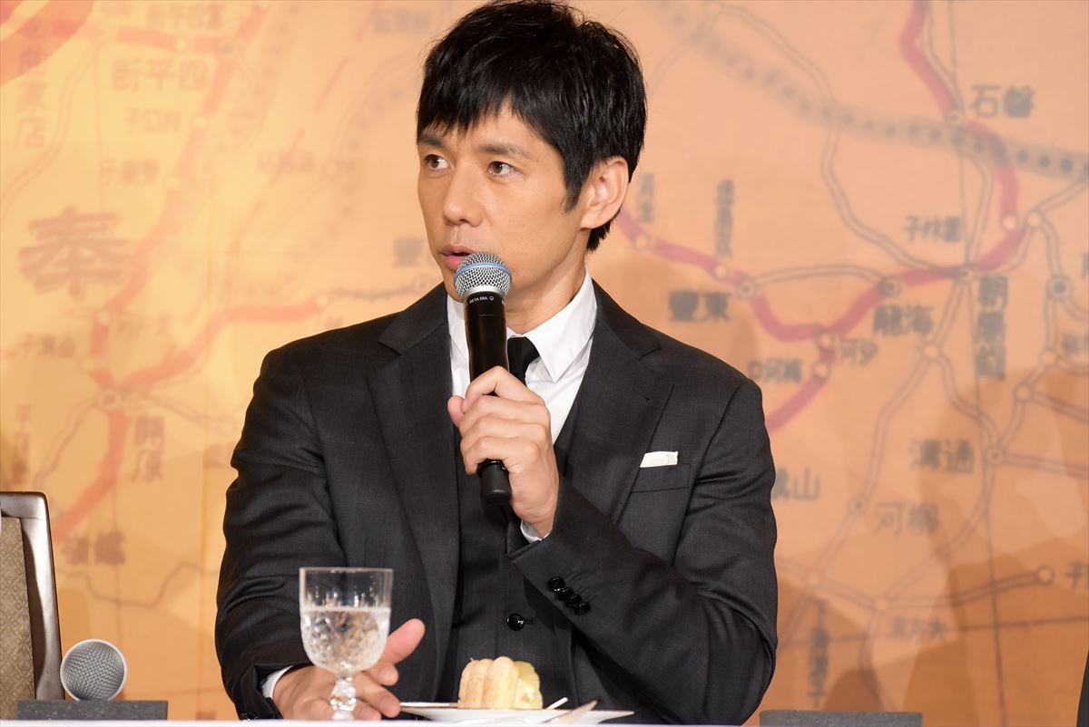 嵐・二宮和也、主演作と帝国ホテルの“意外な繋がり”に驚き 幻のレシピに舌鼓も