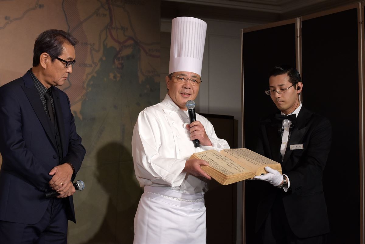 嵐・二宮和也、主演作と帝国ホテルの“意外な繋がり”に驚き 幻のレシピに舌鼓も
