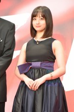 橋本環奈、「第30回東京国際映画祭」オープニング＆レッドカーペットに登場