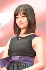 橋本環奈、「第30回東京国際映画祭」オープニング＆レッドカーペットに登場