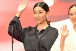 安藤サクラ、「第30回東京国際映画祭」オープニング＆レッドカーペットに登場
