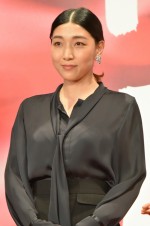 安藤サクラ、「第30回東京国際映画祭」オープニング＆レッドカーペットに登場