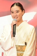 蒼井優、「第30回東京国際映画祭」オープニング＆レッドカーペットに登場