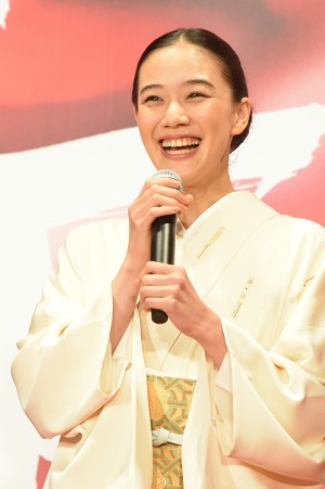 蒼井優、「第30回東京国際映画祭」オープニング＆レッドカーペットに登場