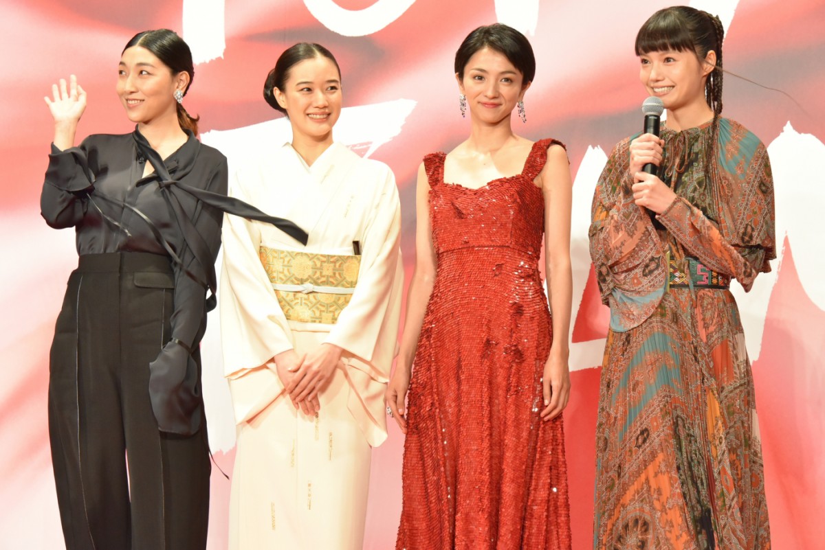 ＜TIFF2017＞チーム「85年組」安藤サクラ＆蒼井優＆満島ひかり＆宮崎あおい「厄なんてフッ飛ばす」