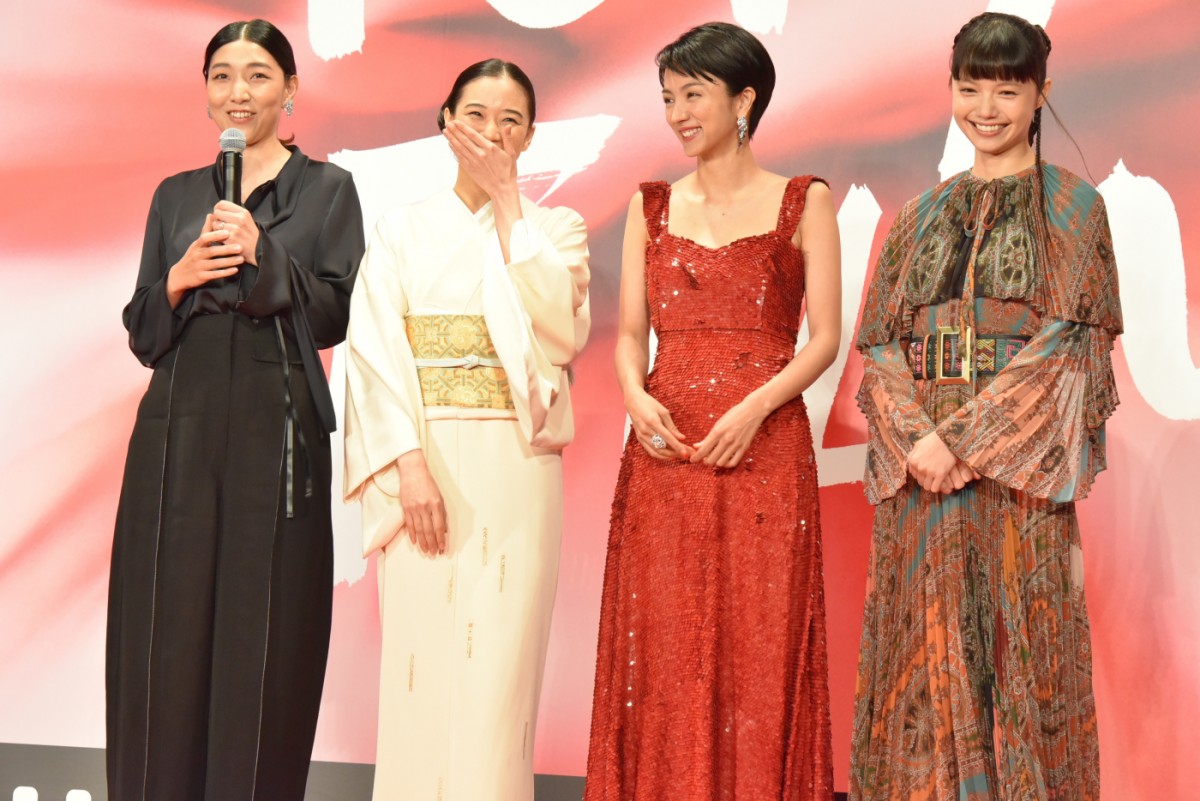 ＜TIFF2017＞チーム「85年組」安藤サクラ＆蒼井優＆満島ひかり＆宮崎あおい「厄なんてフッ飛ばす」