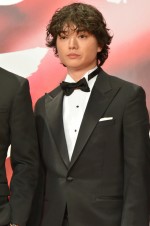 染谷将太、「第30回東京国際映画祭」オープニング＆レッドカーペットに登場