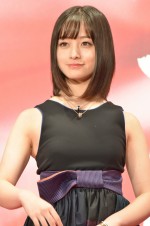 橋本環奈、「第30回東京国際映画祭」オープニング＆レッドカーペットに登場