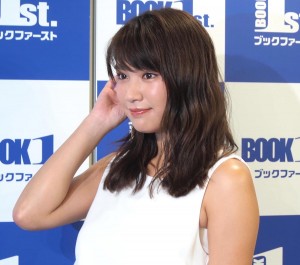 『久松郁実カレンダー2018』発売記念イベントの様子