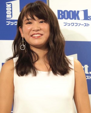 『久松郁実カレンダー2018』発売記念イベントの様子