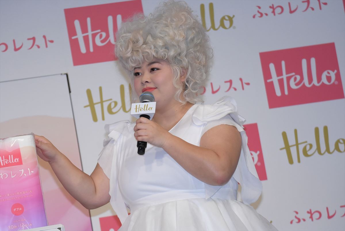 渡辺直美、「丈夫で、肌触りはつるつる」妖精姿で魅力ボディをアピール