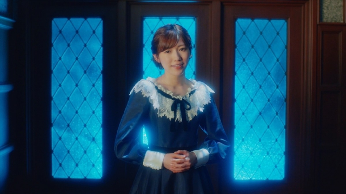 渡辺麻友、雨のなか全力疾走！ AKB48『11月のアンクレット』MV公開
