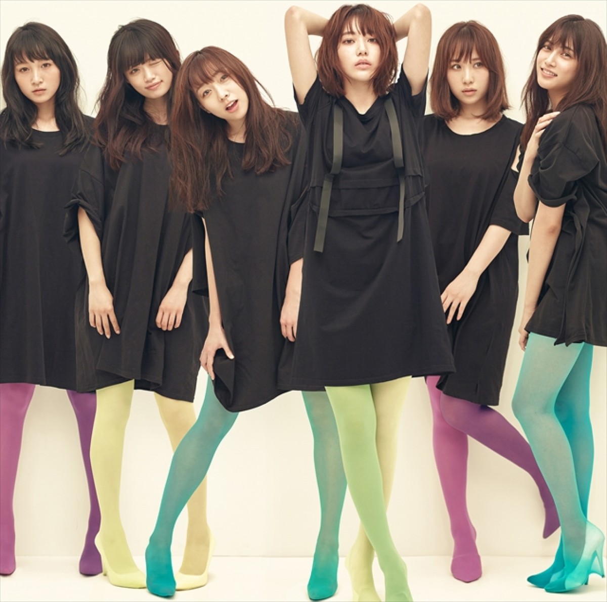 渡辺麻友、雨のなか全力疾走！ AKB48『11月のアンクレット』MV公開