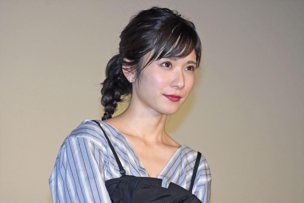 松岡茉優、独特な表現で主演作をアピール「忘れられない人がいる人のお葬式場になる」