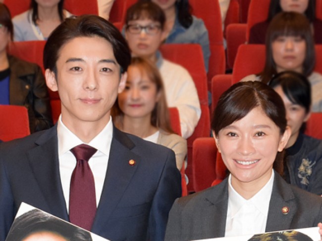 『民衆の敵』第2話、「個性的な市議会議員のモデルはあの人?」と話題に
