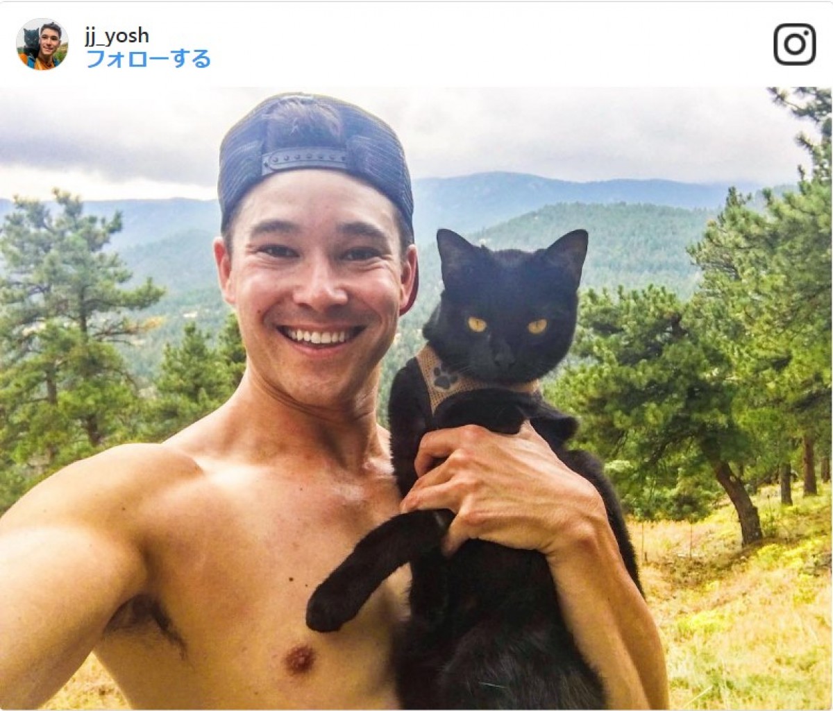 キャンプ仲間はにゃんこ！イケメン＆美猫が大自然を行く　※「JJ Yosh」インスタグラム