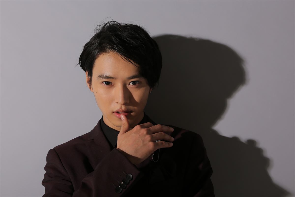 山崎賢人、連続ドラマ初主演作『トドメの接吻』で愛の歪んだ“クズ男”役に挑戦