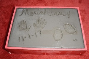 米ハリウッドの殿堂「ハリウッド・ウォーク・オブ・フェーム」入りを果たしたマライア・キャリー