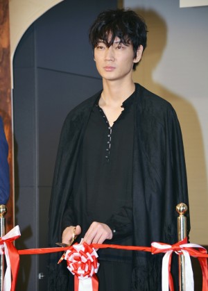 映画『ラストレシピ～麒麟の舌の記憶～』初日舞台挨拶に出席した綾野剛