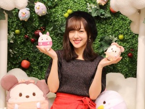 「Disney ufufy」の期間限定ポップアップストア「雲の上のufufyガーデン」に人気モデルの前田希美が来店
