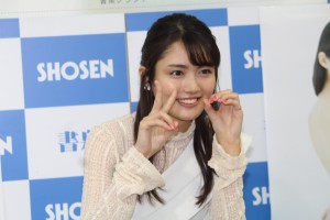 写真集『Anniversary』発売記念イベントを開催した水谷果穂