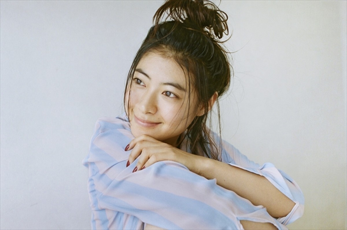 瀧本美織と“休日お出かけ気分”を味わえる！ オフィシャルカレンダー発売