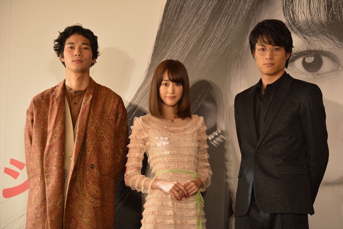 桐谷美玲、鈴木伸之からブルガリのネックレス“ハグつけ”に「照れちゃいます!」 『リベンジgirl』クランクアップ会見に登壇