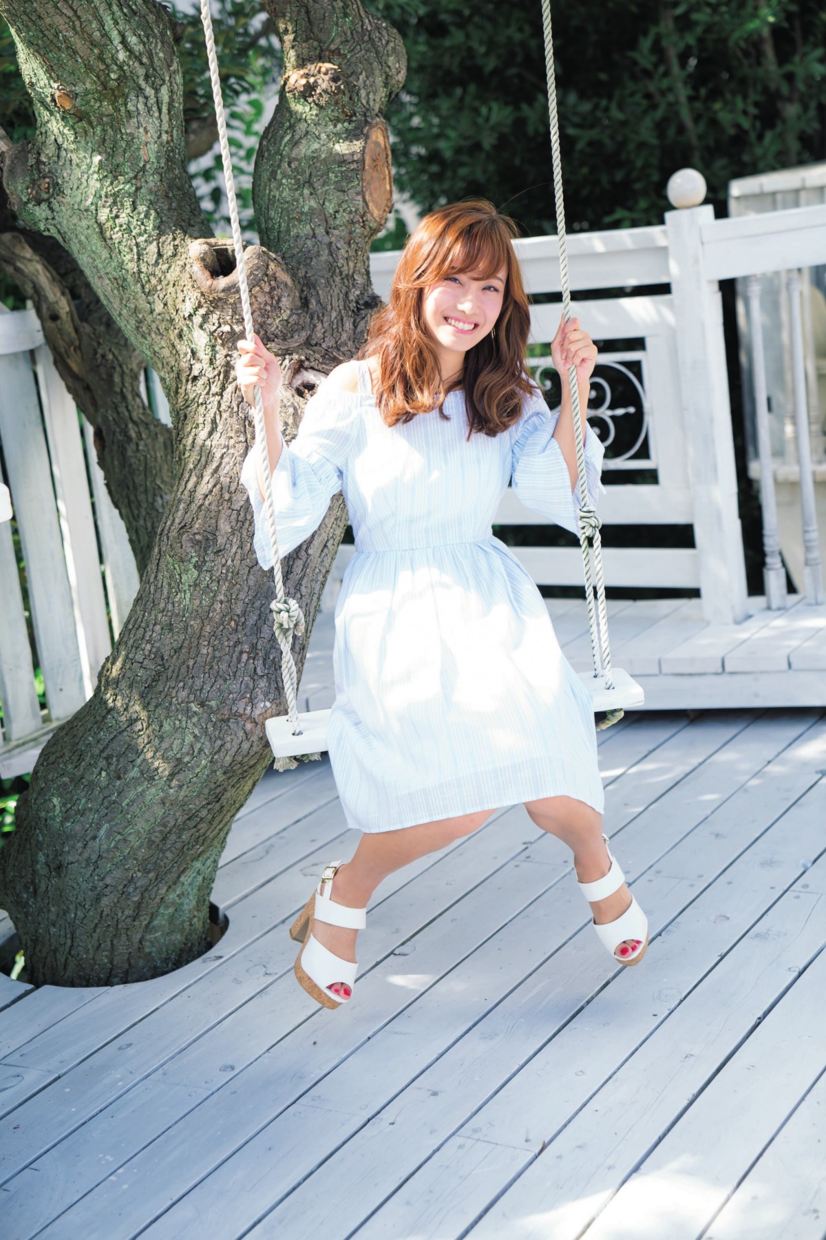 新井恵理那、岡副麻希ら人気キャスター勢揃い 『原色美人キャスター大図鑑2018』発売