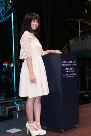 『ときめくスイーツ ‐光り輝くあま～い贈り物‐』点灯式に登場した橋本環奈