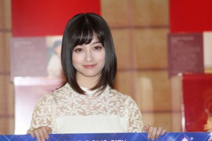 『ときめくスイーツ ‐光り輝くあま～い贈り物‐』点灯式に登場した橋本環奈