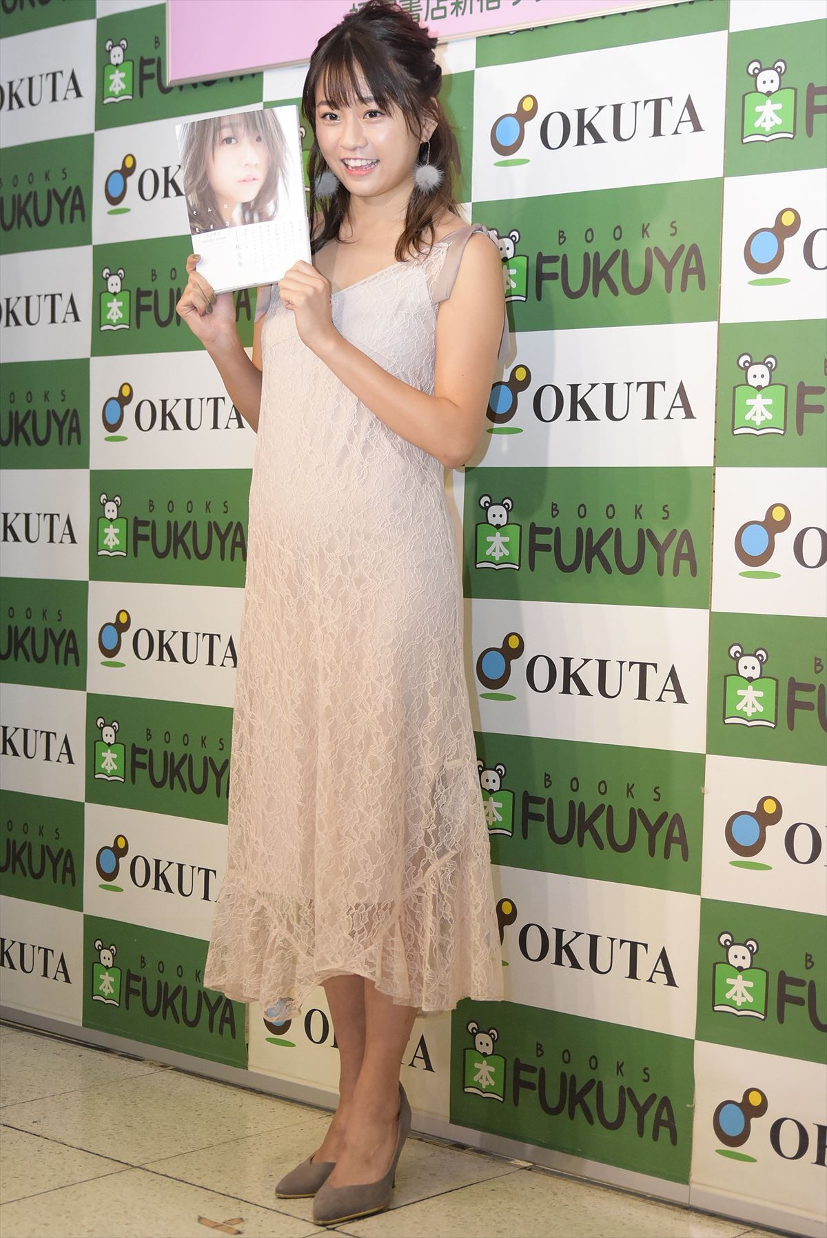 卒業控えるAKB48・島田晴香、“レアショット”満載フォトブックは「100点満点！」