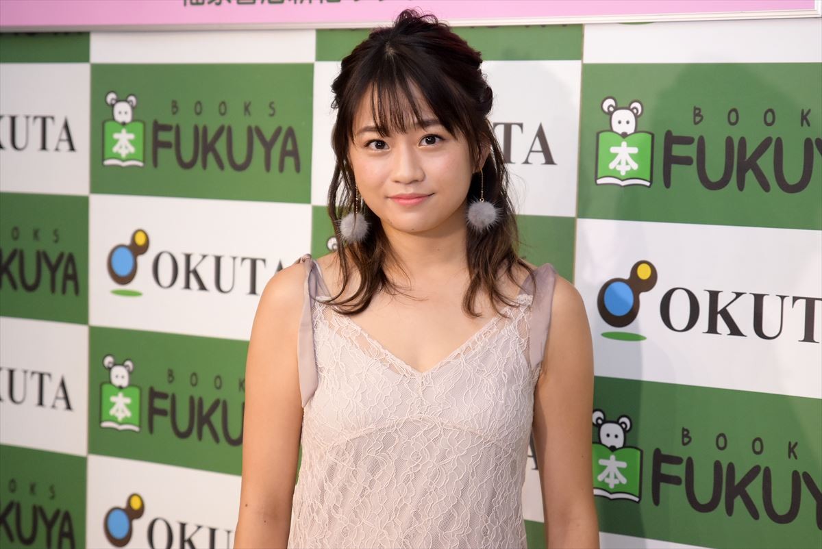 卒業控えるAKB48・島田晴香、“レアショット”満載フォトブックは「100点満点！」