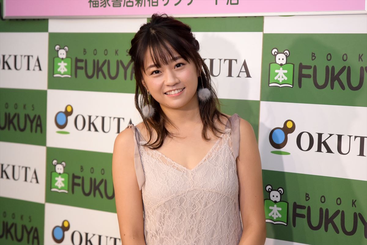 卒業控えるAKB48・島田晴香、“レアショット”満載フォトブックは「100点満点！」