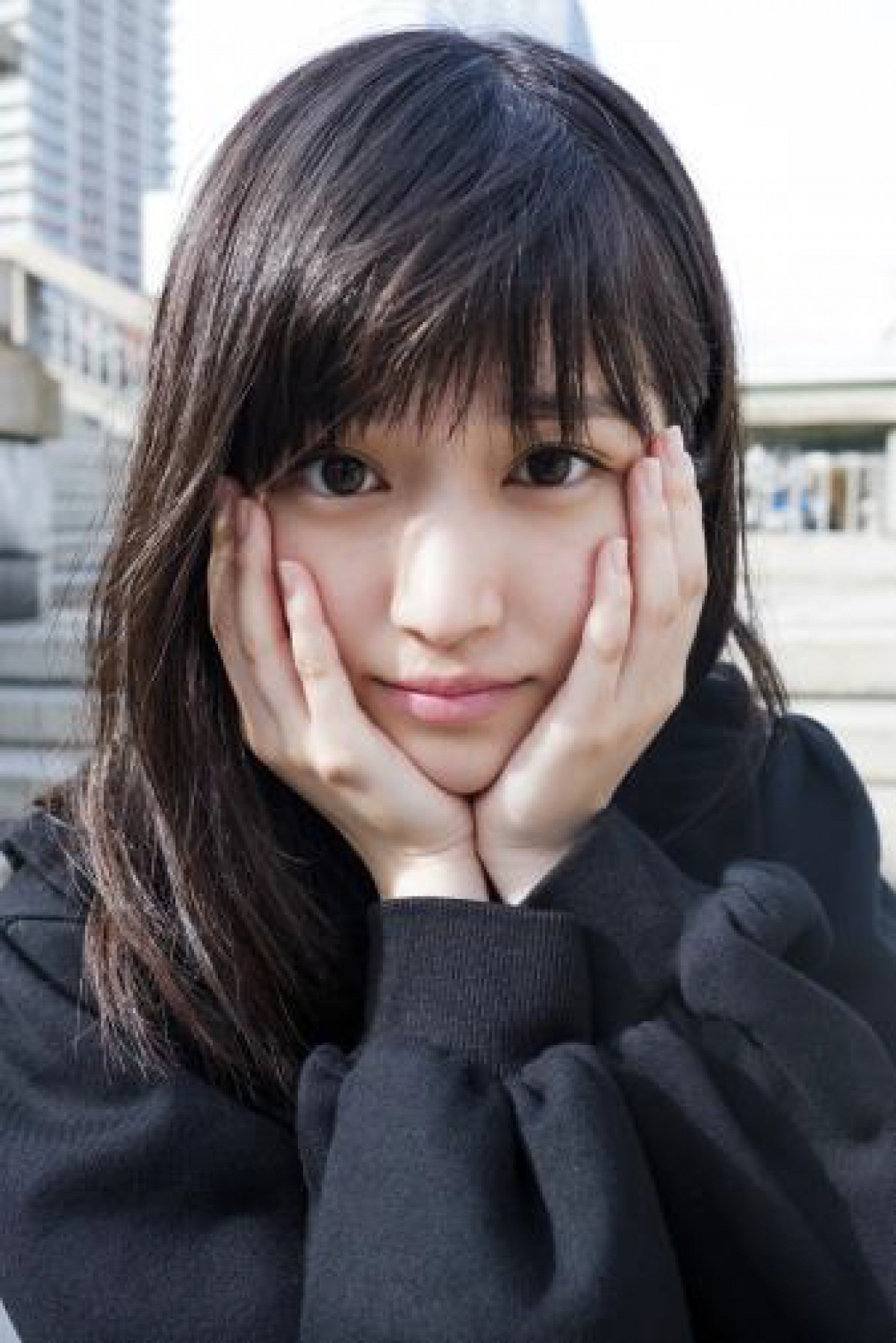 東宝シンデレラ・福本莉子、初の写真集を17歳の誕生日に発売（福本莉子ファースト写真集『はじめての恋人』より）