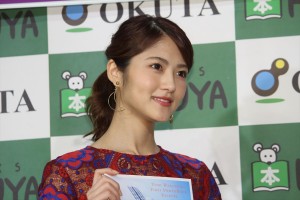 若月佑美、写真集『パレット』発売記念お渡し会・合同取材の様子