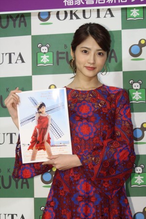若月佑美、写真集『パレット』発売記念お渡し会・合同取材の様子