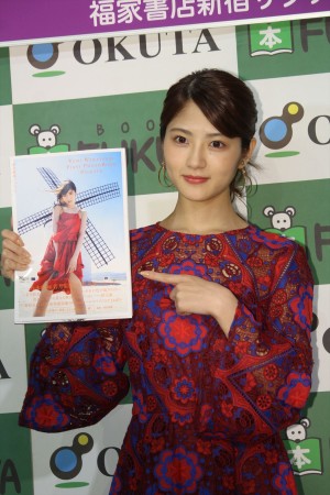 若月佑美、写真集『パレット』発売記念お渡し会・合同取材の様子