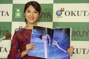 若月佑美、写真集『パレット』発売記念お渡し会・合同取材の様子