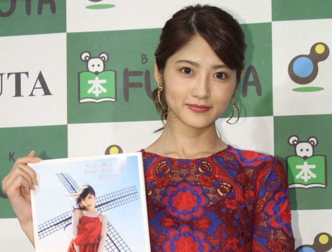 若月佑美、写真集『パレット』発売記念お渡し会・合同取材の様子