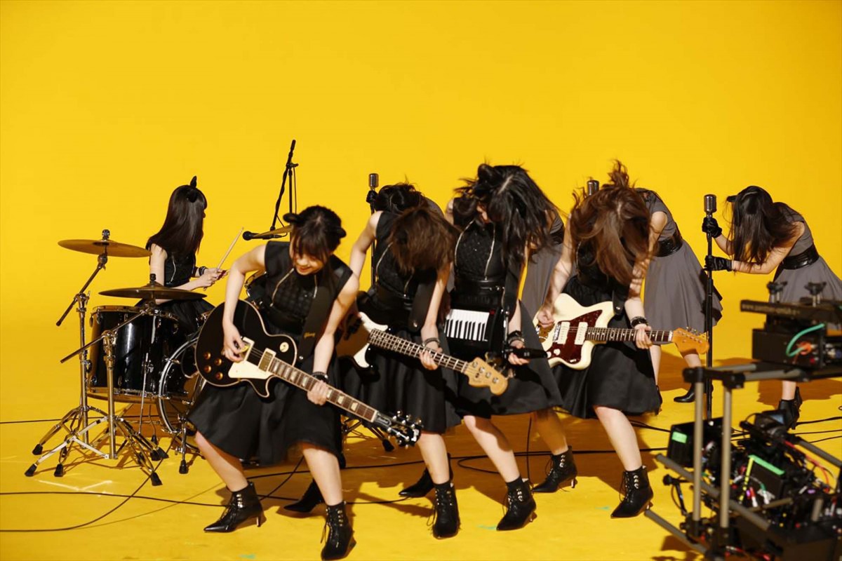乃木坂46・白石麻衣、生田絵梨花らがバンド結成!?　マウスコンピューター新CM