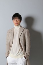 ドラマ『トドメの接吻』に出演する新田真剣佑