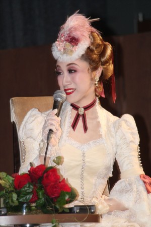 仙名彩世、宝塚歌劇花組公演 ミュージカル・ゴシック『ポーの一族』制作発表会に登壇