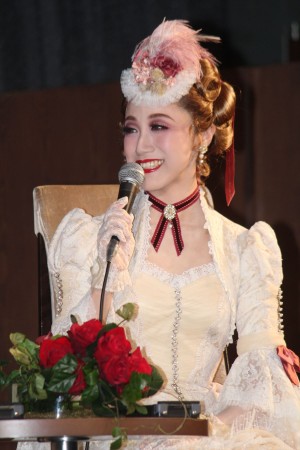 仙名彩世、宝塚歌劇花組公演 ミュージカル・ゴシック『ポーの一族』制作発表会に登壇