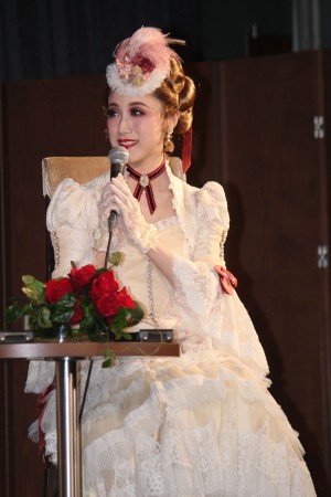 仙名彩世、宝塚歌劇花組公演 ミュージカル・ゴシック『ポーの一族』制作発表会に登壇