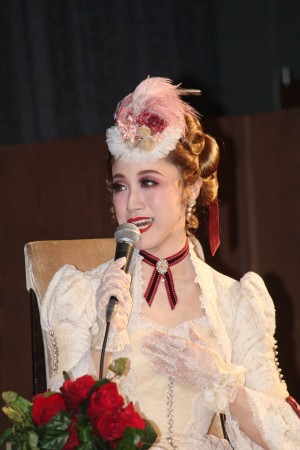 仙名彩世、宝塚歌劇花組公演 ミュージカル・ゴシック『ポーの一族』制作発表会に登壇