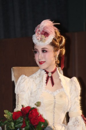 仙名彩世、宝塚歌劇花組公演 ミュージカル・ゴシック『ポーの一族』制作発表会に登壇