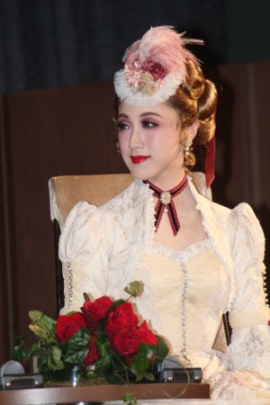 仙名彩世、宝塚歌劇花組公演 ミュージカル・ゴシック『ポーの一族』制作発表会に登壇